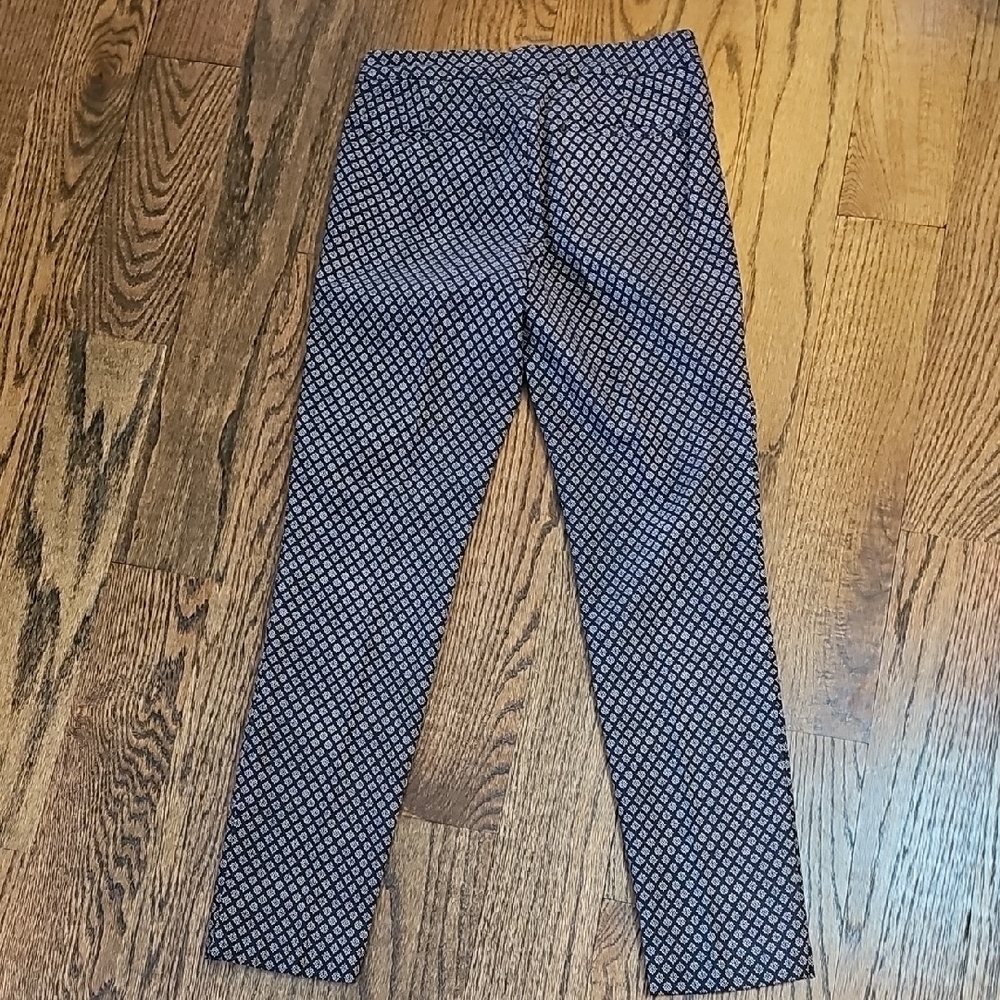 Carolina Belle Navy, Gold And White Patterned Cropped Pants - Picture 5 of 8